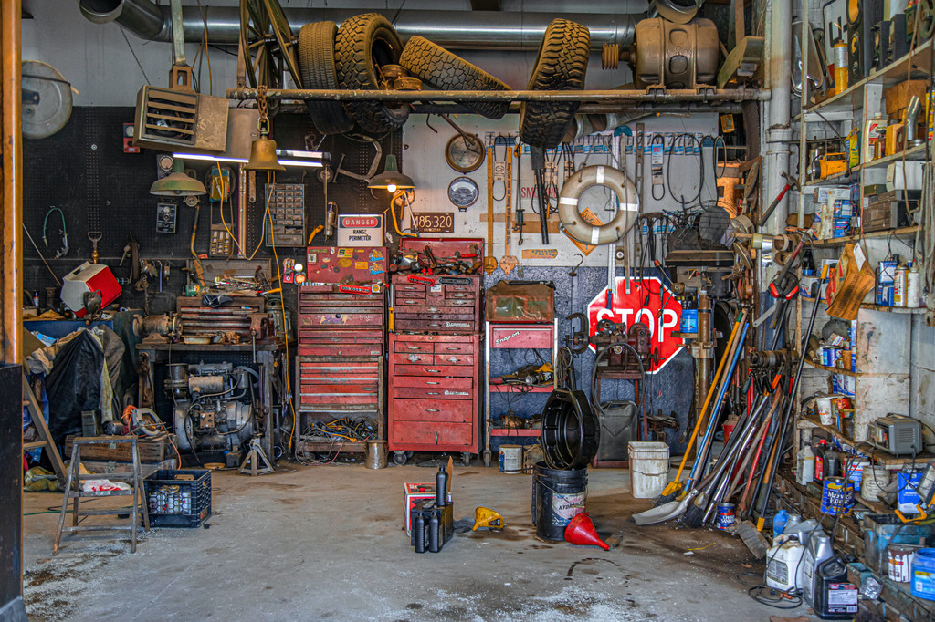 5 Easy Steps to Help You Clean Your Garage 